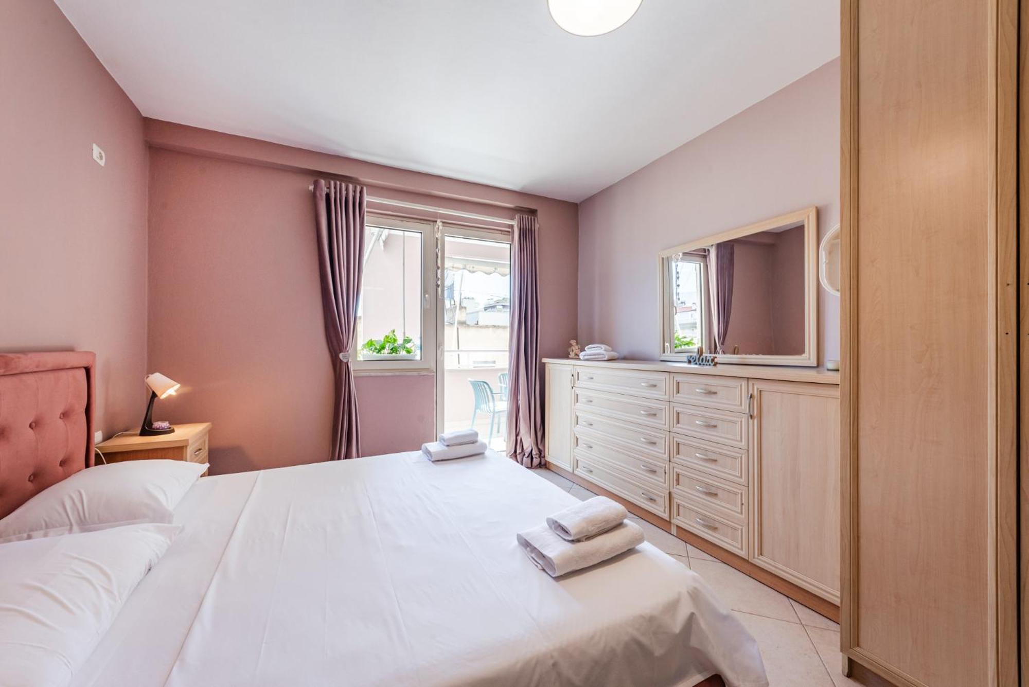 Sisi'S Apartments-Tirana City Center Ngoại thất bức ảnh