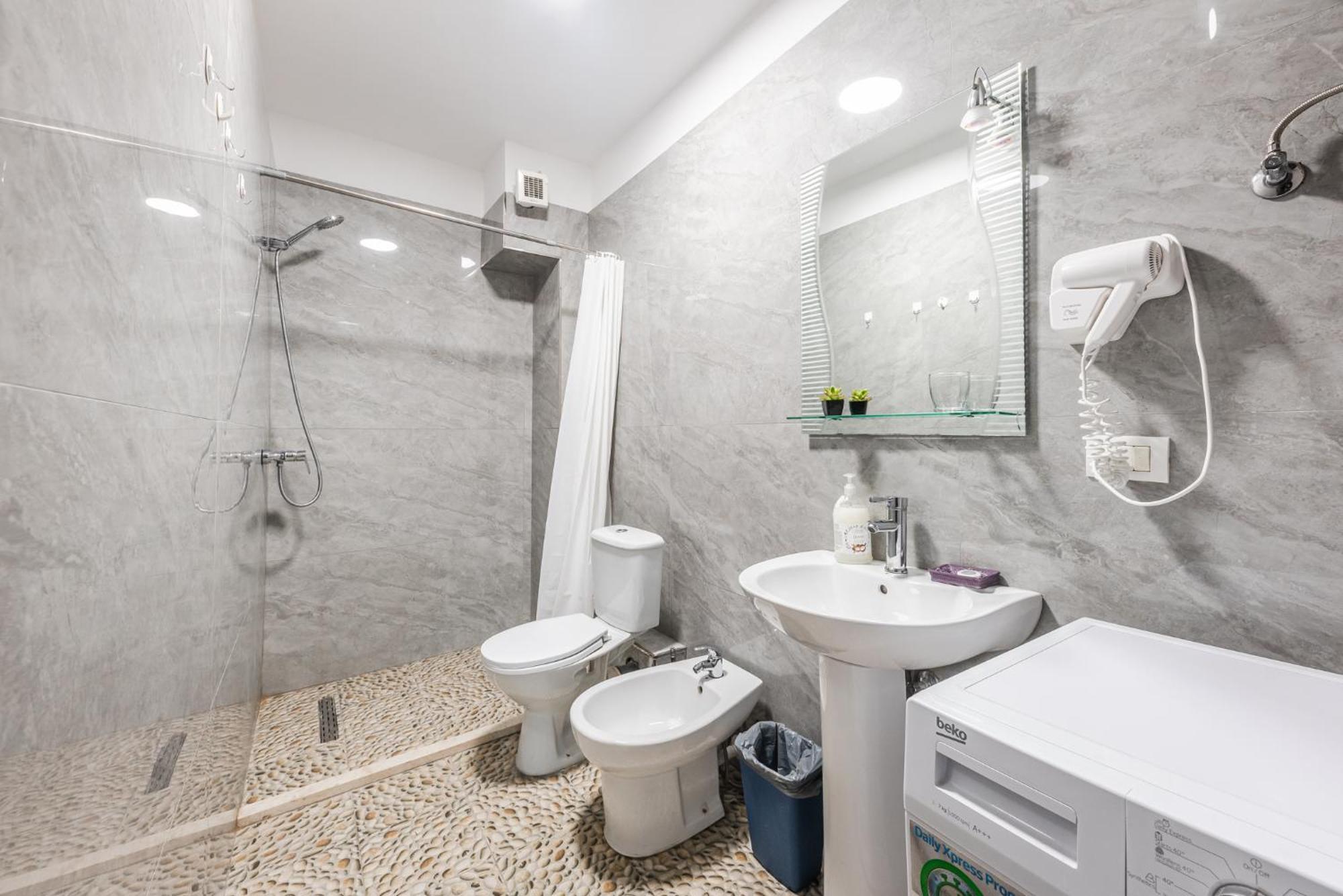 Sisi'S Apartments-Tirana City Center Ngoại thất bức ảnh
